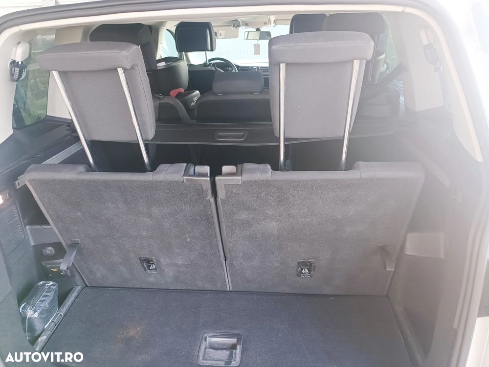 Volkswagen Touran 2.0 TDI SCR DSG Comfortline - 12