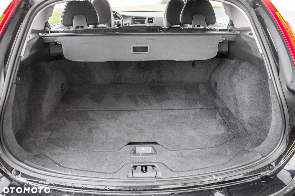 Volvo V60 T3 Momentum - 23