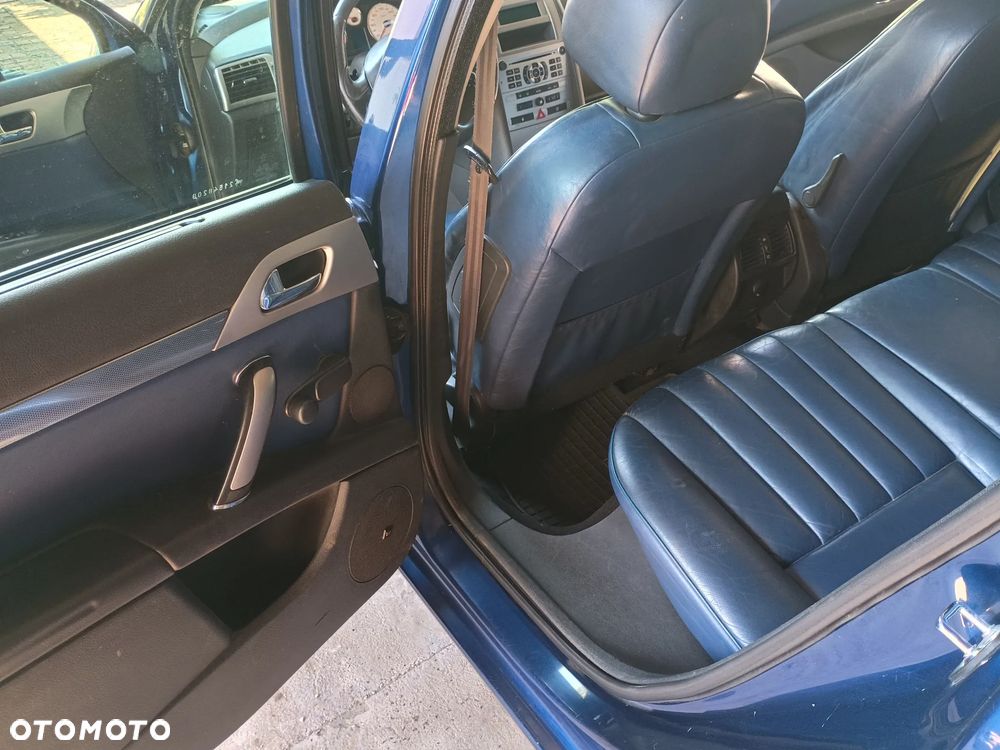 Peugeot 407 - 13