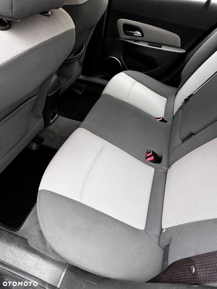 Chevrolet Cruze 1.6 LS - 17