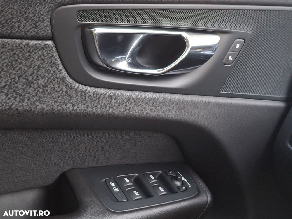 Volvo XC 60 T5 AWD Momentum - 26