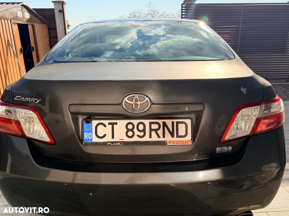 Toyota Camry - 5