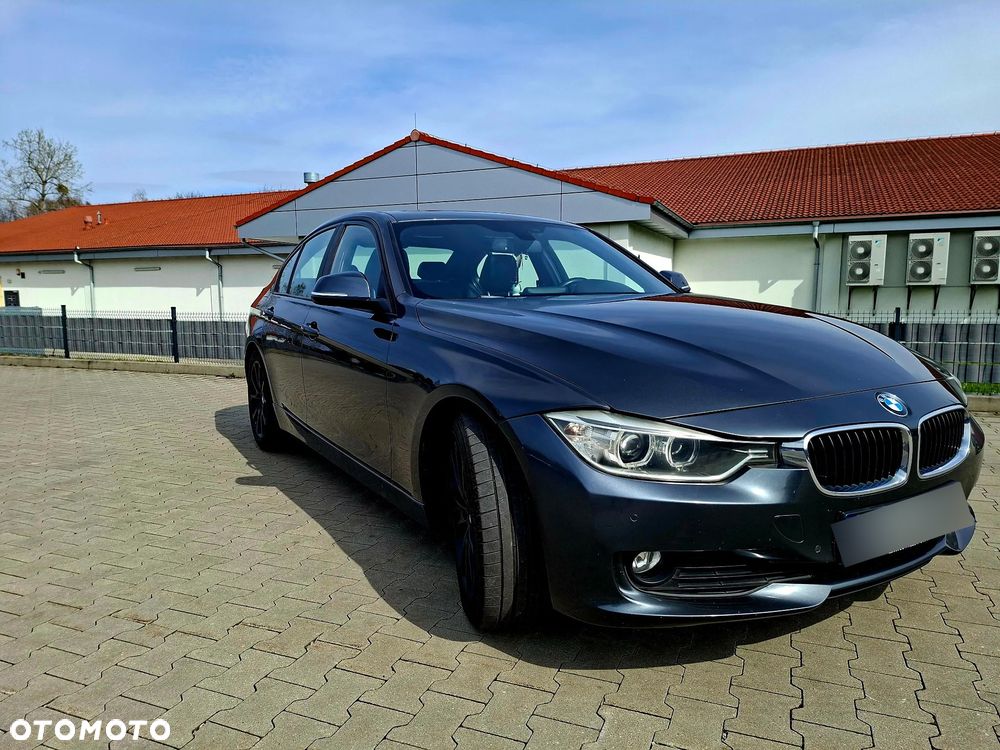 BMW Seria 3 320i - 8