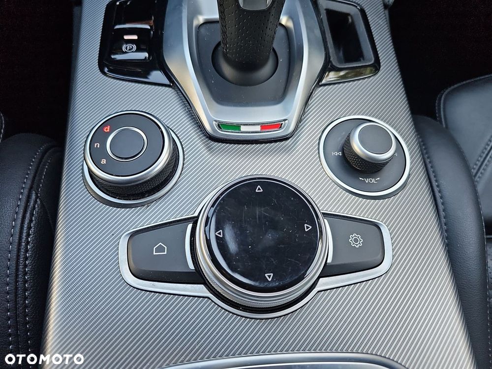 Alfa Romeo Stelvio 2.0 Turbo Veloce TI Q4 - 25