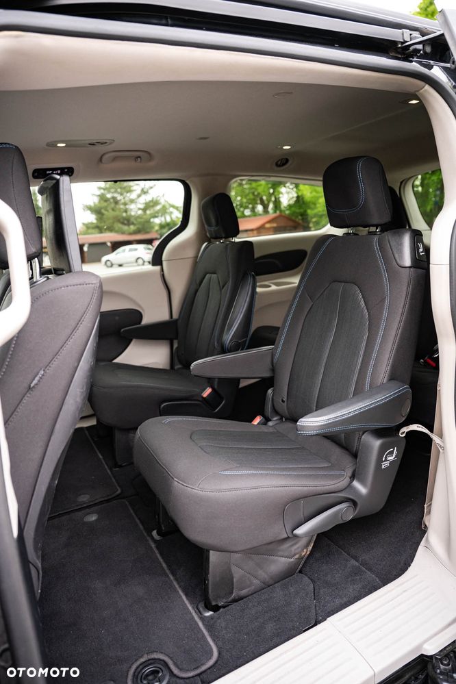 Chrysler Pacifica - 22