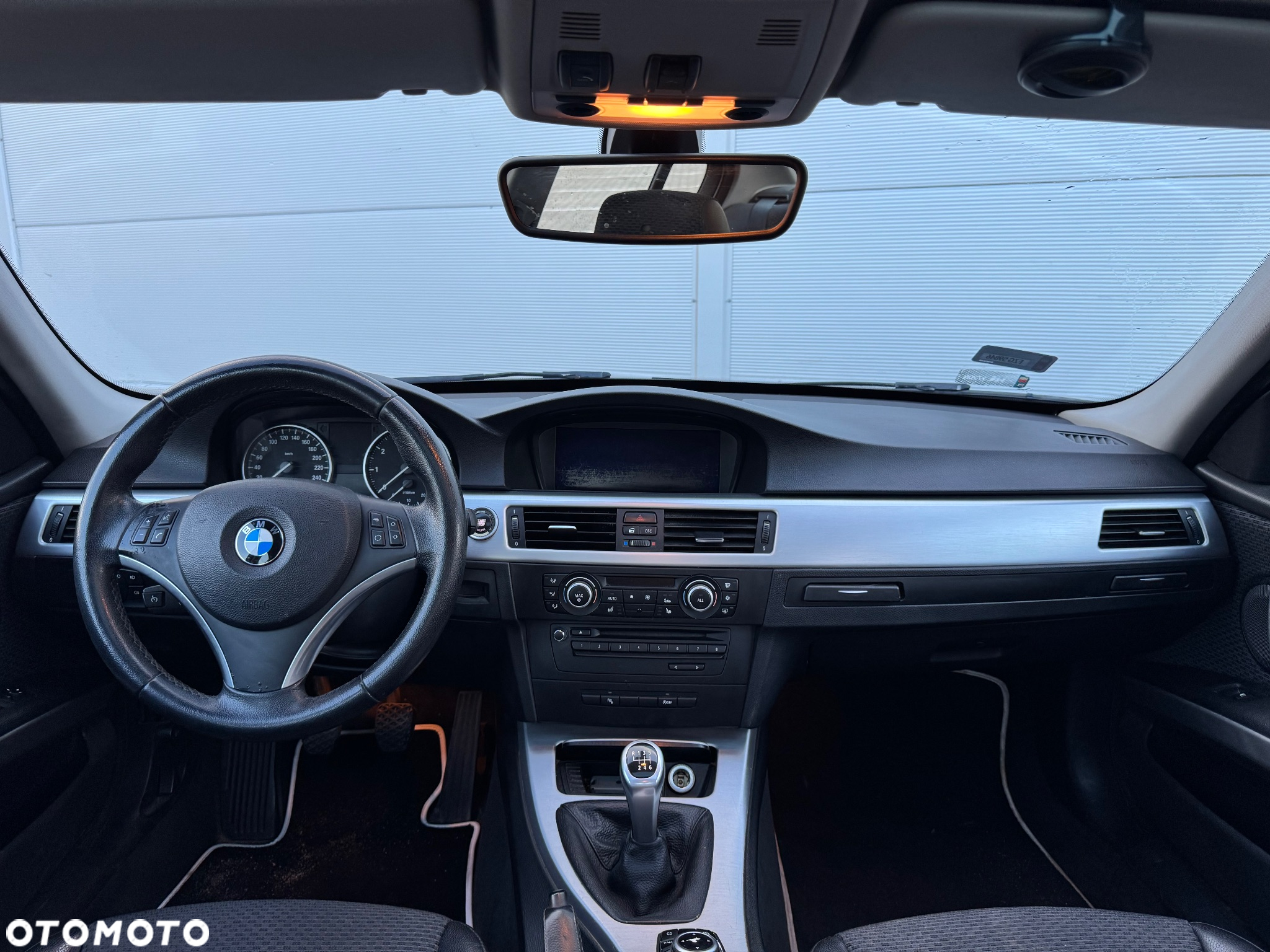 BMW Seria 3 318i - 11