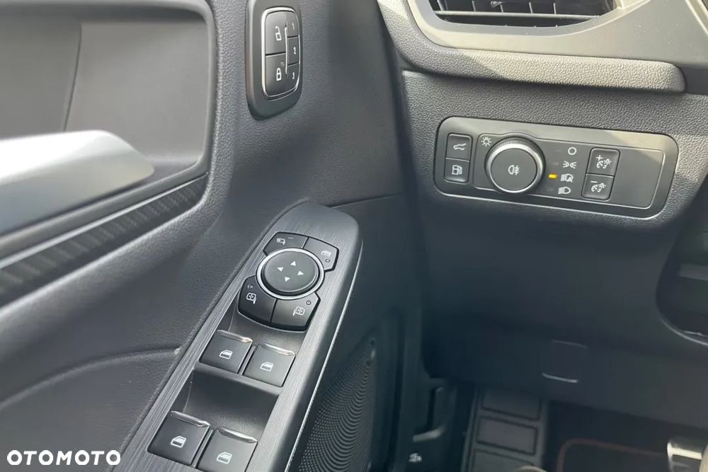 Ford Kuga 2.5 Duratec FHEV 4x4 ST-LINE X - 12