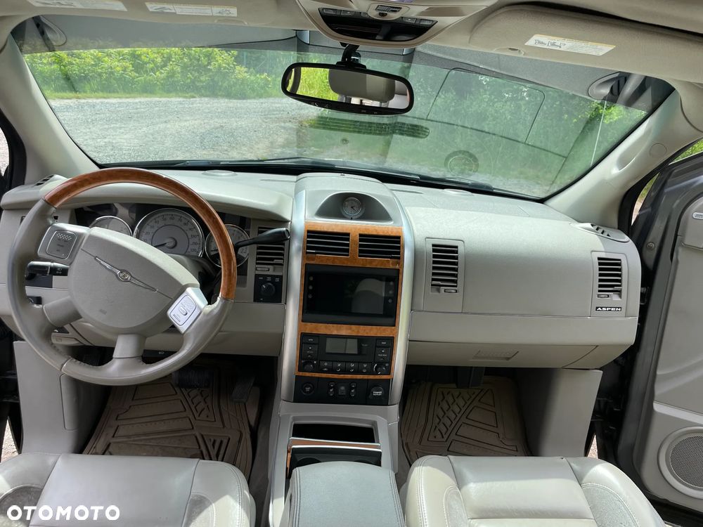 Chrysler Aspen - 10