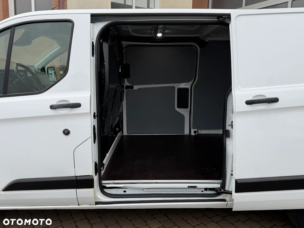 Ford Custom L2H1 - 14