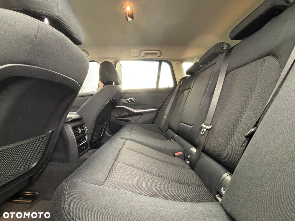 BMW Seria 3 320d Luxury Line - 11