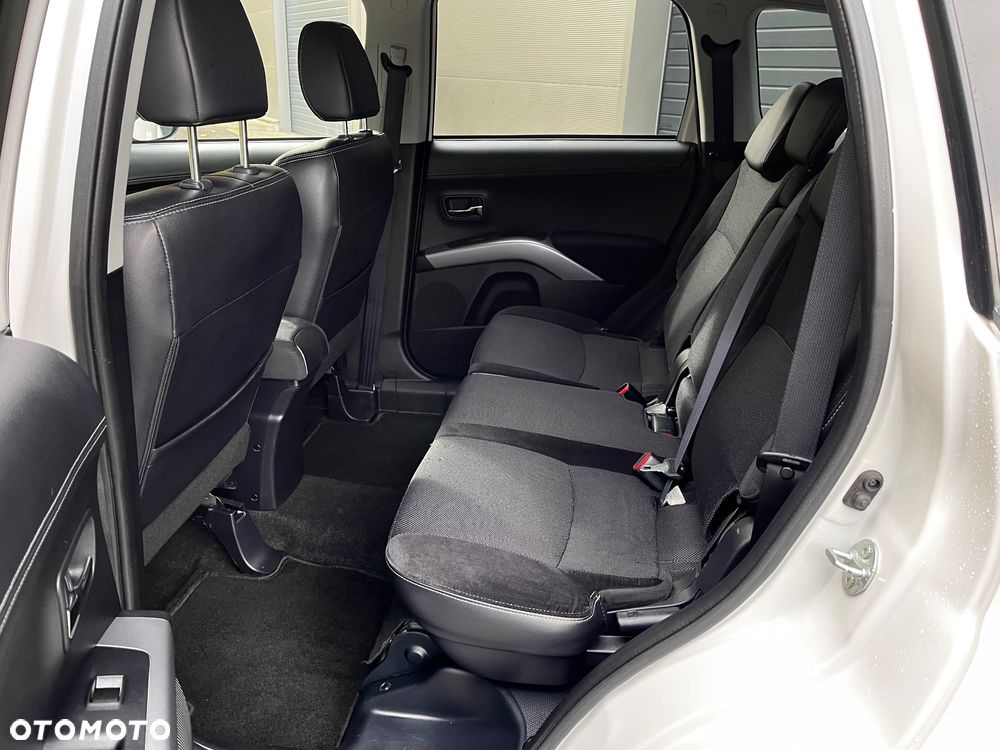 Mitsubishi Outlander 2.0 DI-D 4WD Invite - 23