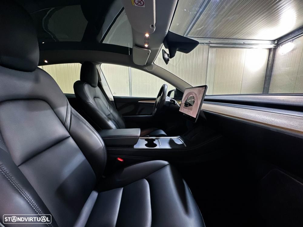 Tesla Model Y Long Range Dual Motor AWD - 31