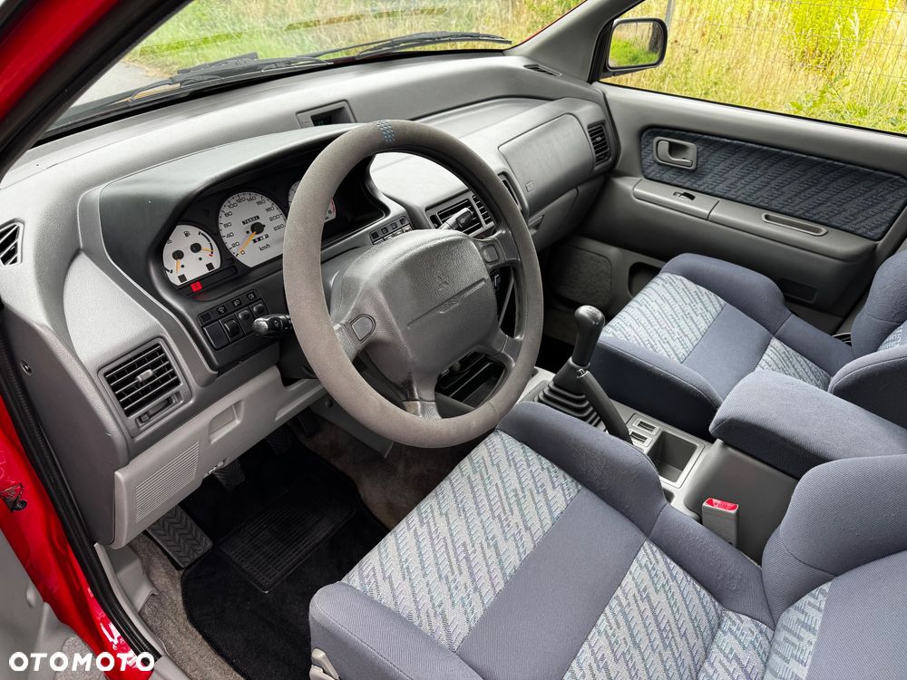 Mitsubishi Space Runner 1800 City - 15