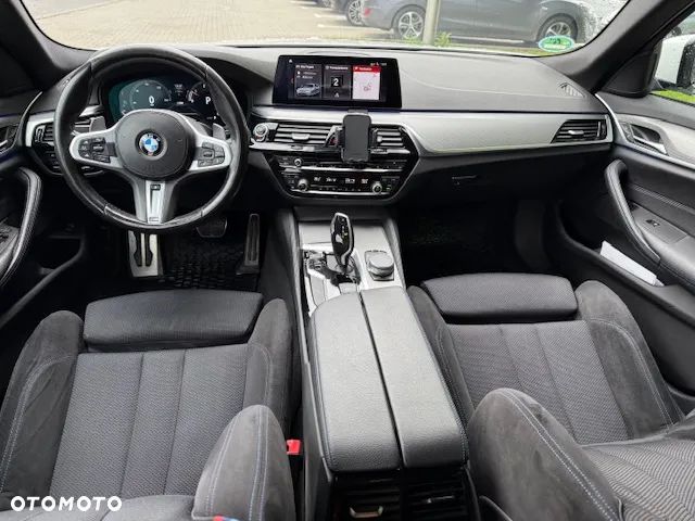 BMW Seria 5 520d M Sport - 14