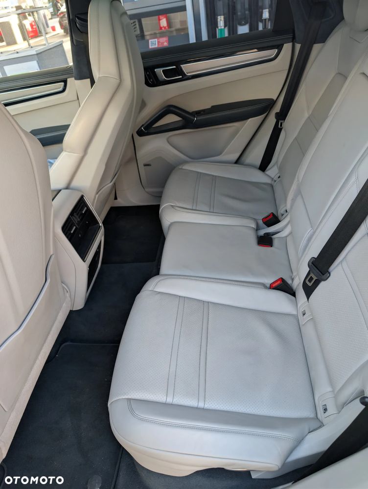 Porsche Cayenne Platinum Edition - 11