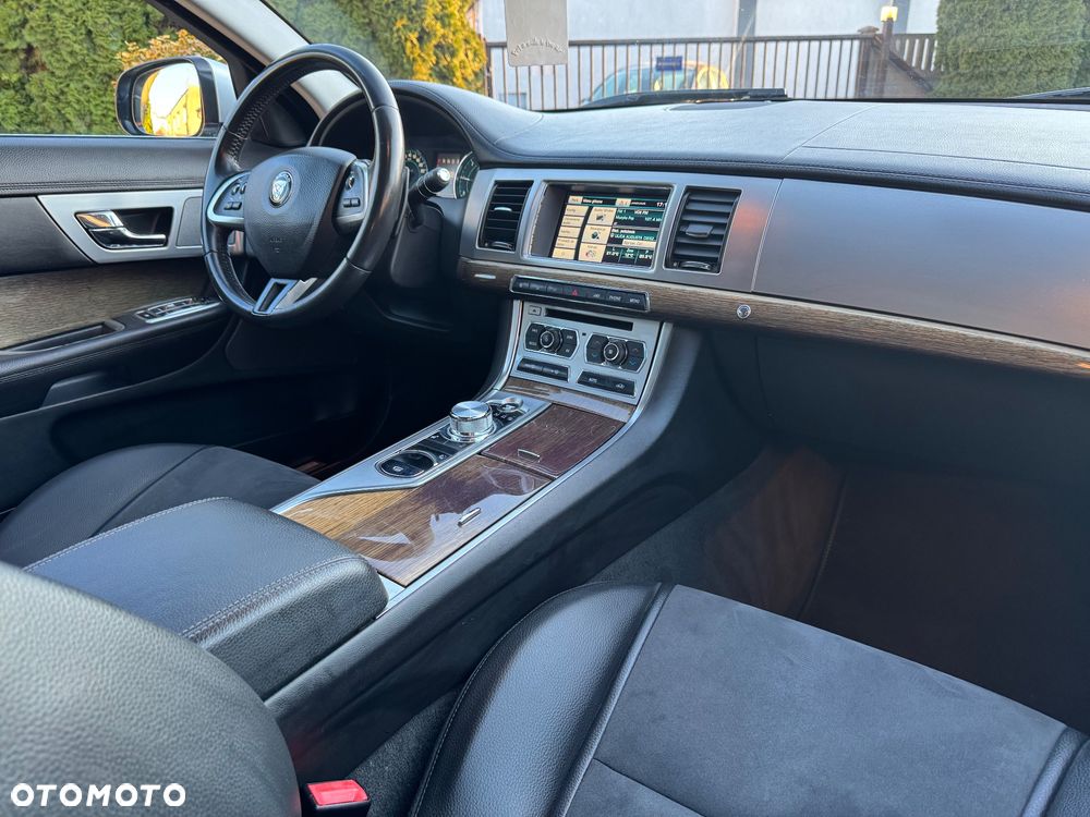 Jaguar XF 2.2 D Premium Luxury - 12