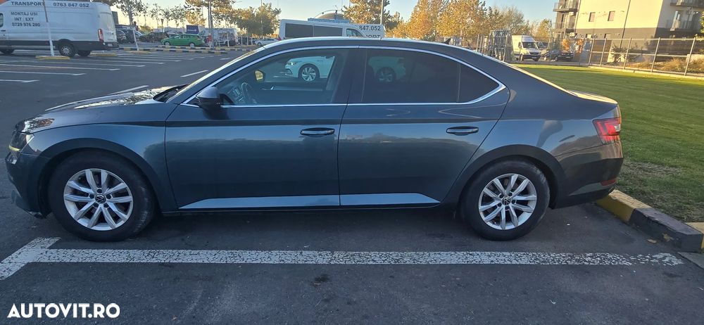 Skoda Superb 2.0 TDI DSG Ambition - 9