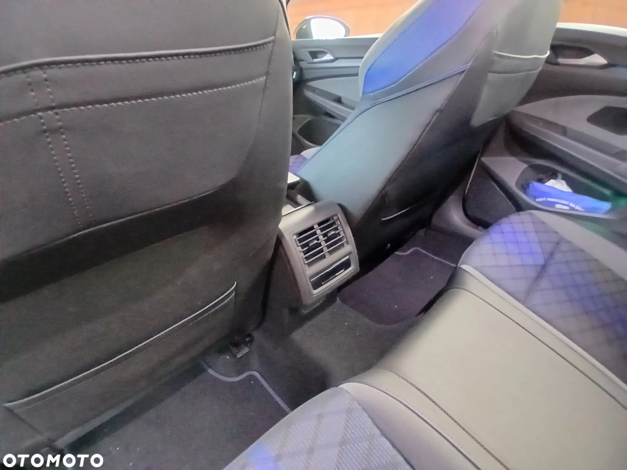 Volkswagen Golf VIII 2.0 TSI 4Motion R DSG - 10