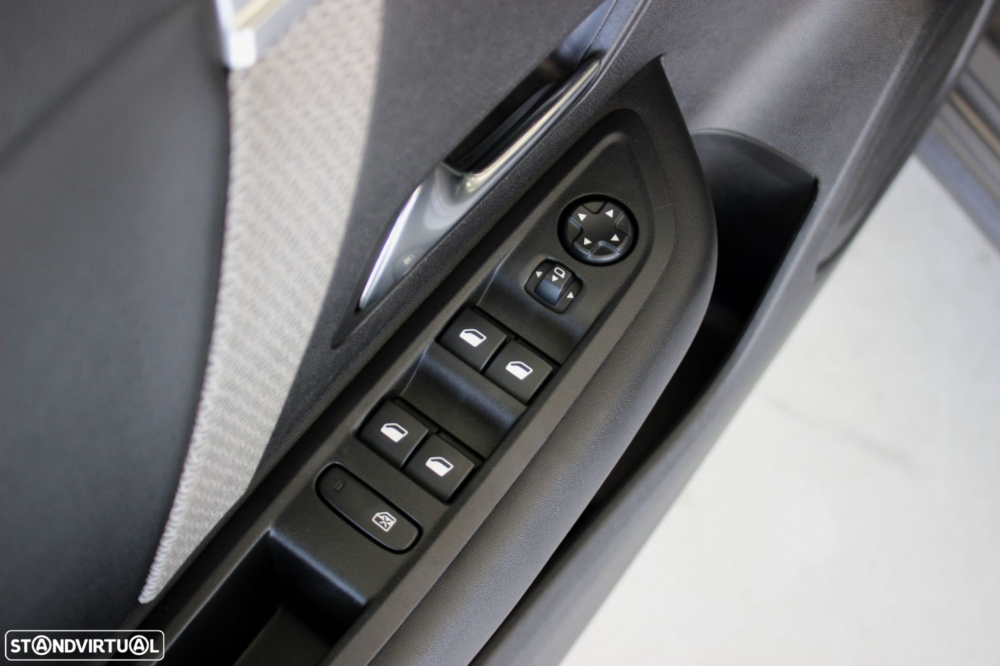 Citroën C4 X 1.2 PureTech Plus EAT8 - 16