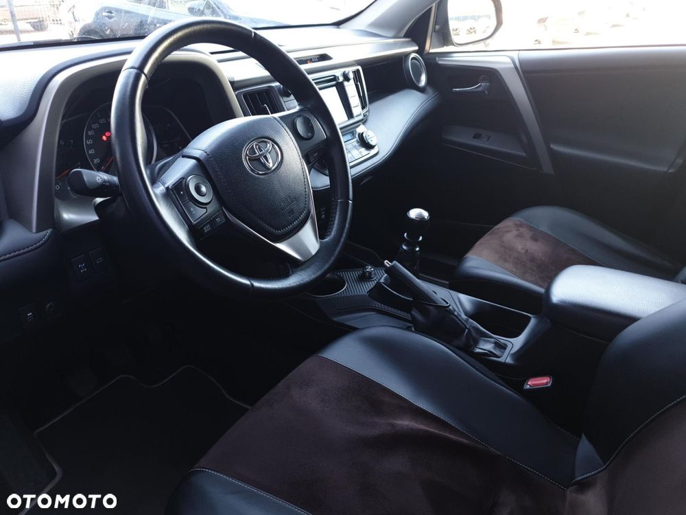 Toyota RAV4 2.0 D-4D Premium - 9