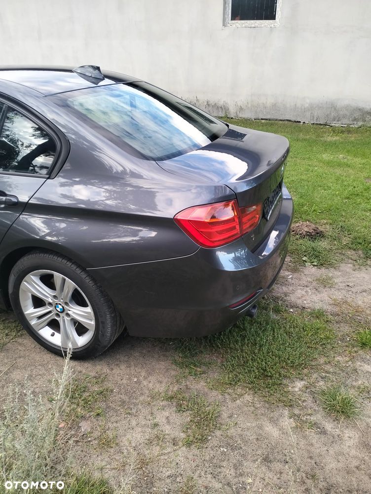 BMW Seria 3 318d xDrive Sport Line - 12