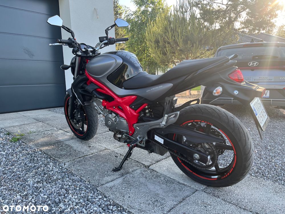 Suzuki Gladius - 4