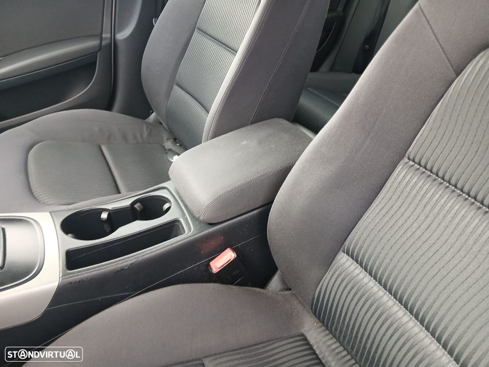 Audi A4 Avant 2.0 TDI Advance - 10