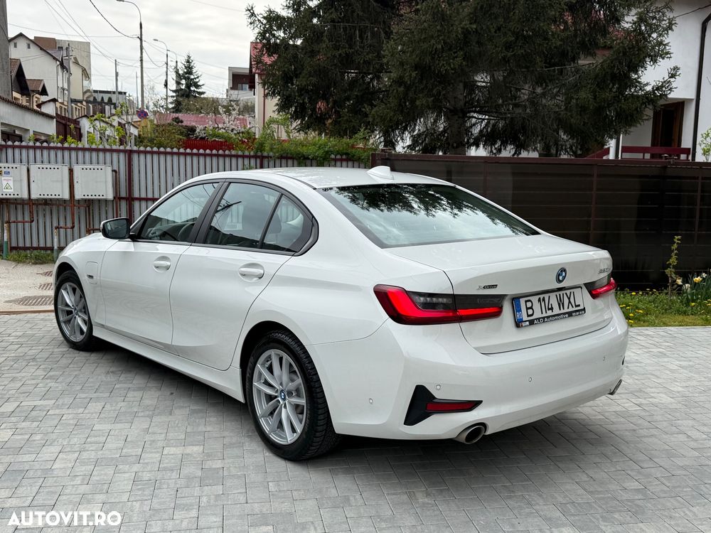BMW Seria 3 330e xDrive Aut. Sport Line - 2