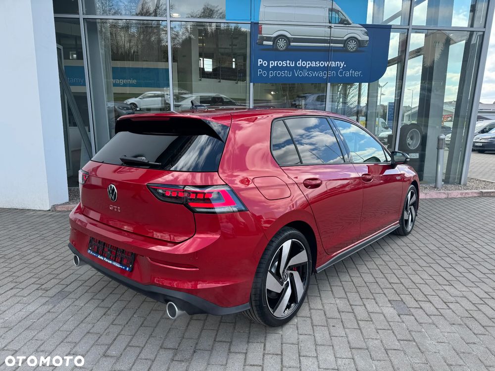 Volkswagen Golf - 6