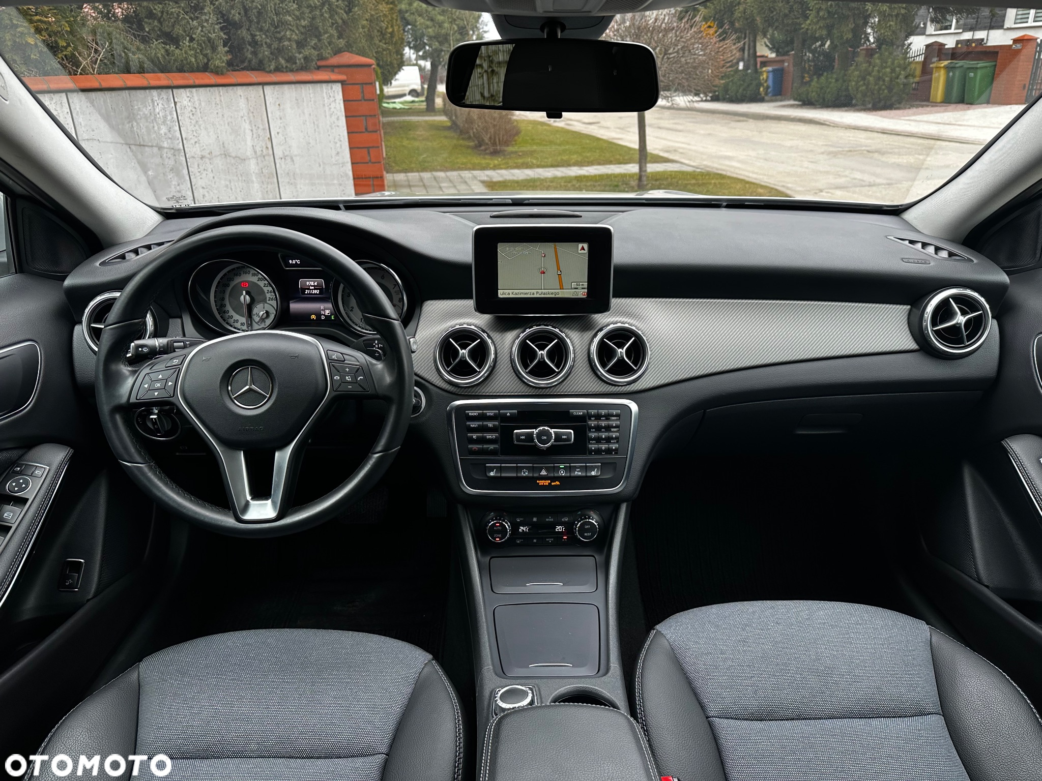 Mercedes-Benz GLA 180 7G-DCT - 13