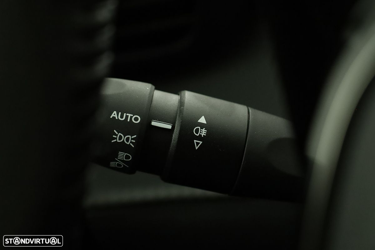 Peugeot 2008 1.2 PureTech Allure - 18