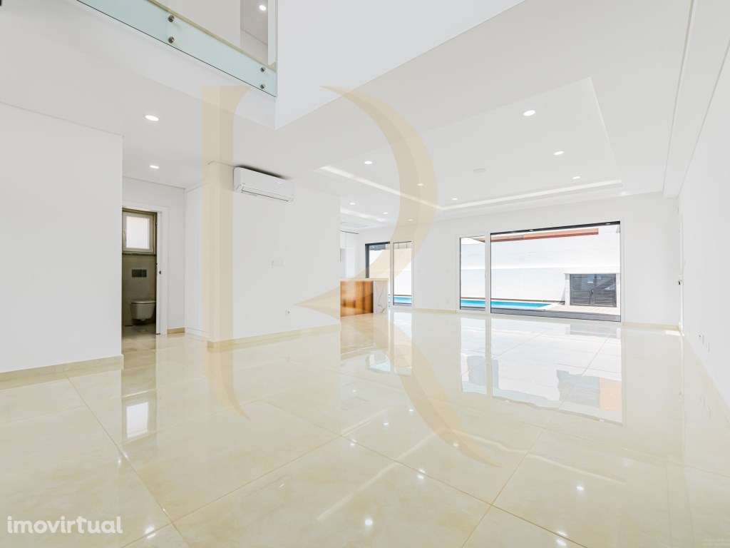 Moradia T4 nova isolada com piscina em Quinta de Valadares - Corroios - Grande imagem: 2/20