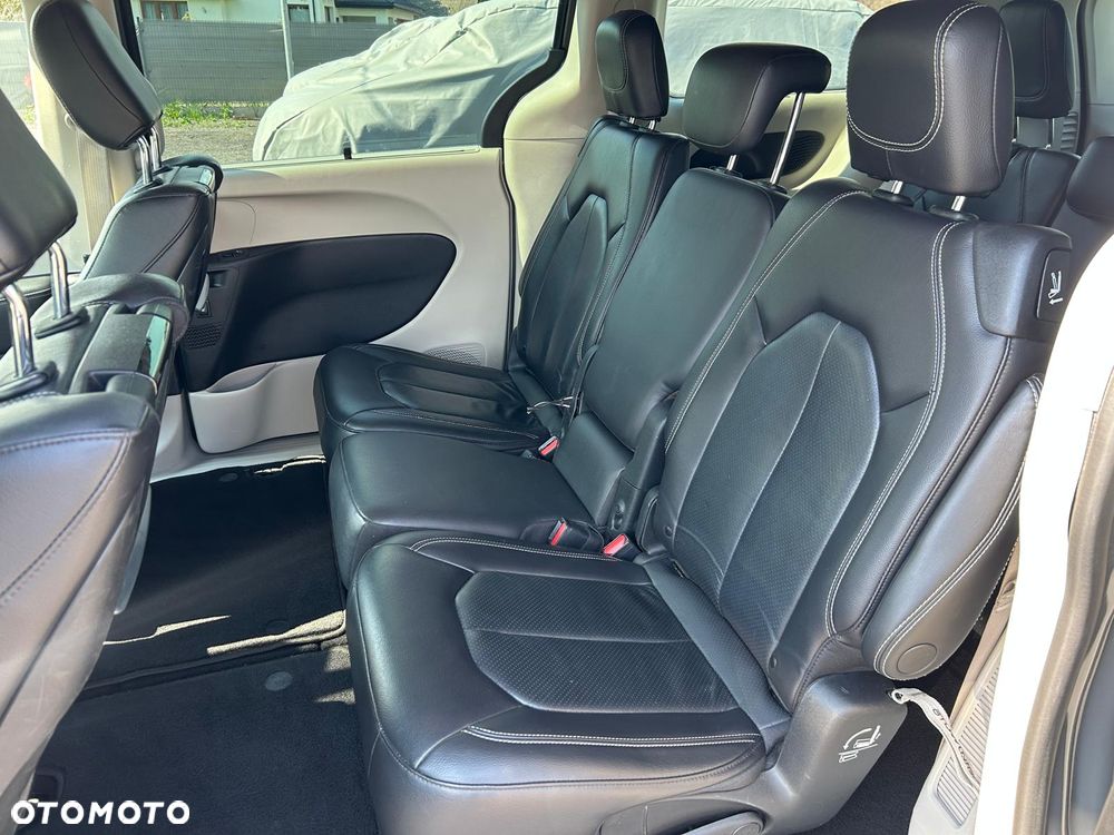 Chrysler Pacifica - 23