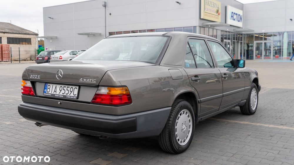 Mercedes-Benz Klasa E - 12