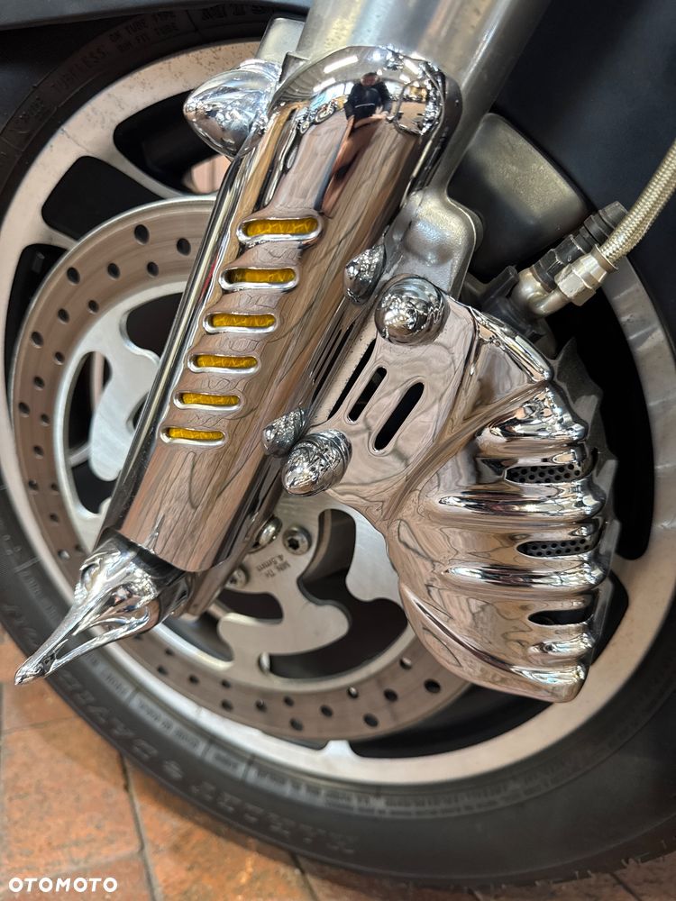 Harley-Davidson Touring Street Glide - 13