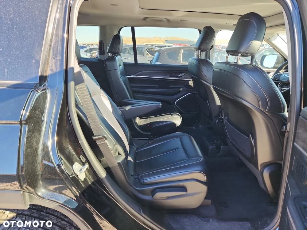 Jeep Grand Cherokee - 11