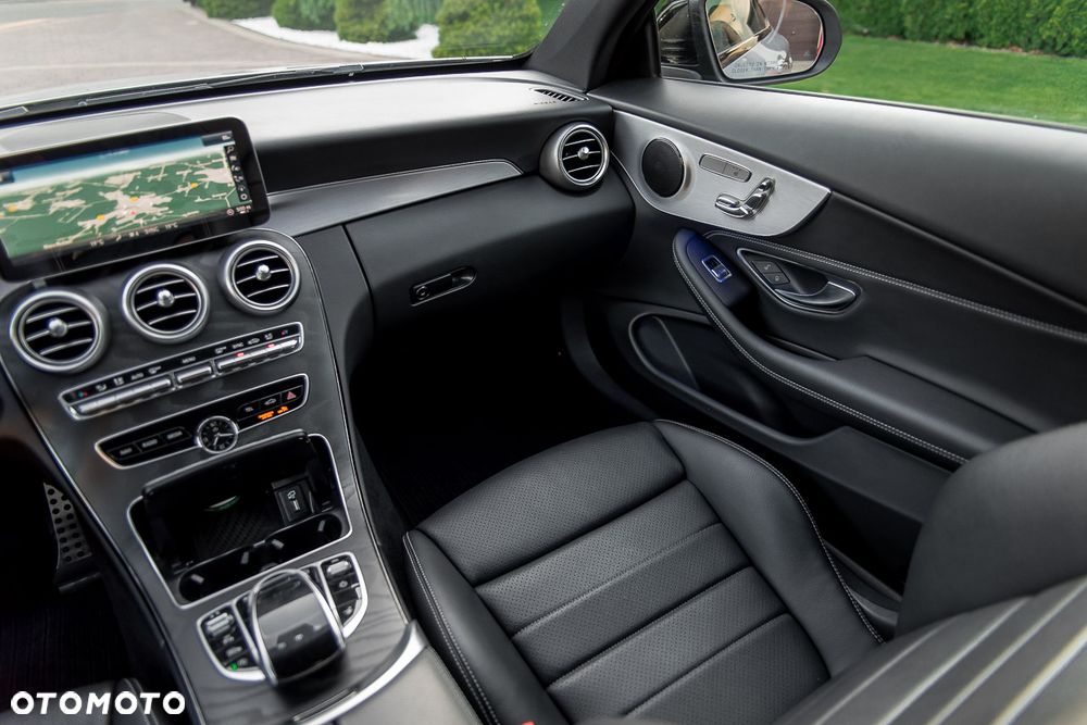 Mercedes-Benz Klasa C 300 9G-TRONIC - 29