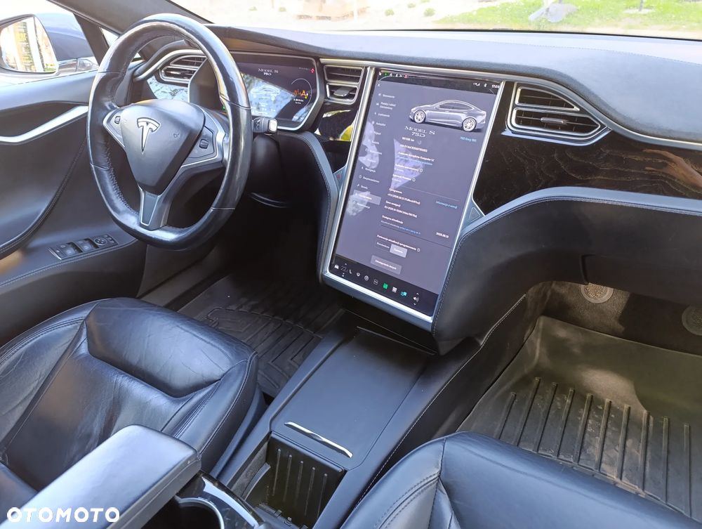Tesla Model S - 3