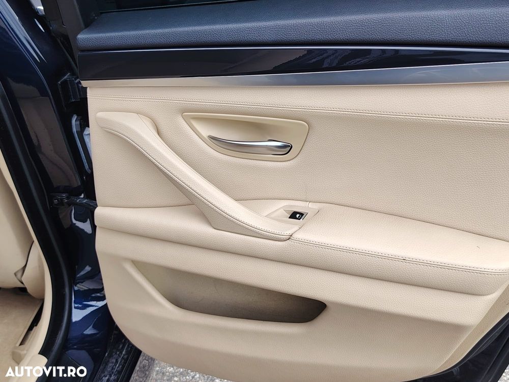 BMW Seria 5 520d Touring Luxury Line - 12