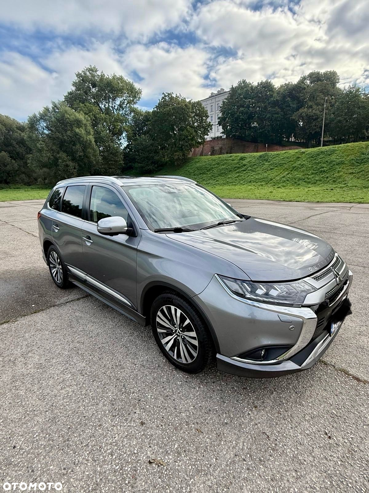Mitsubishi Outlander - 3