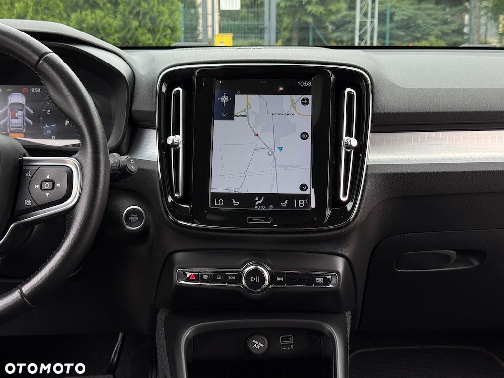 Volvo XC 40 T3 Momentum Pro - 22