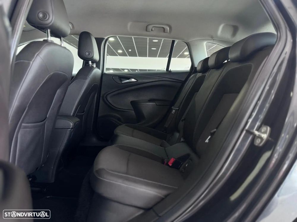Opel Astra Sports Tourer - 8