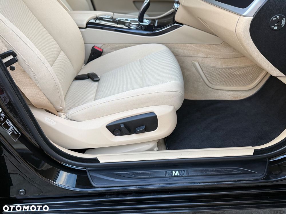 BMW Seria 5 520d xDrive - 14