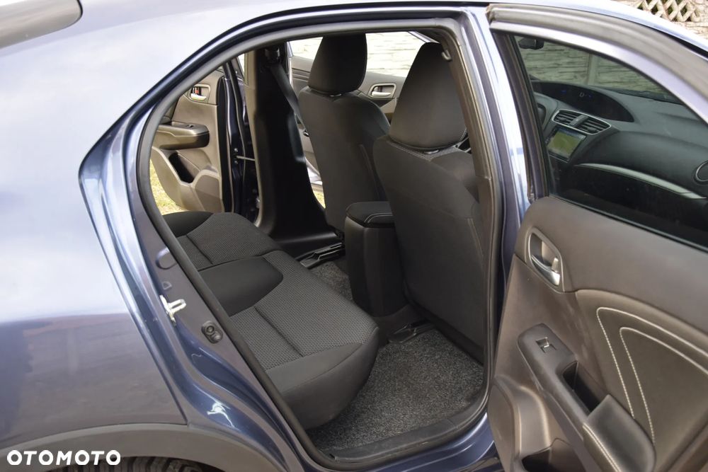 Honda Civic 1.6 i-DTEC Executive Black Edition - 16