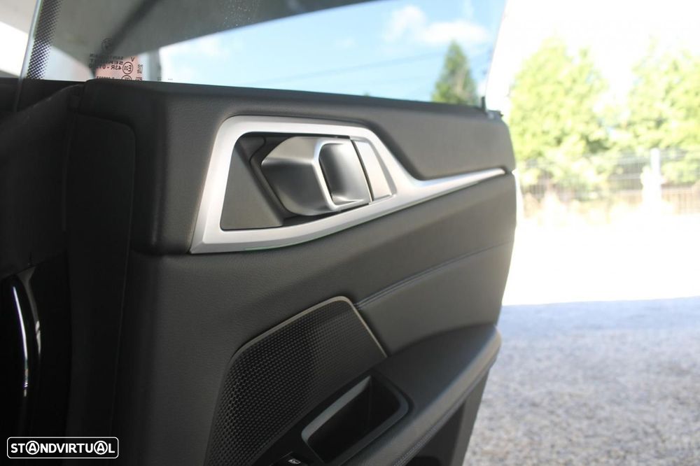 BMW i4 eDrive40 Desportiva M - 35
