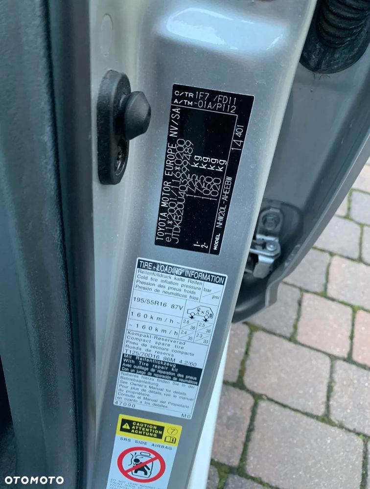 Toyota Prius - 4