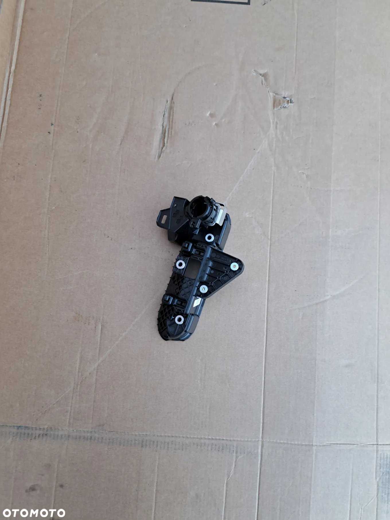 prowadnik prowadnica mocowanie uchwyt klamki VW T6 T-6 7LA827526 tylnej klapy - 3