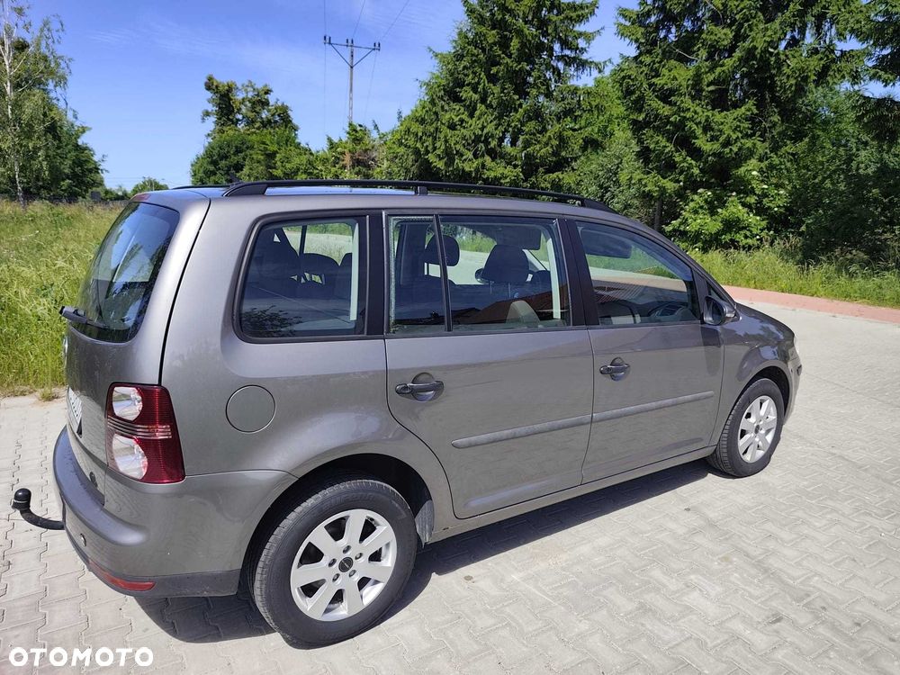 Volkswagen Touran - 2