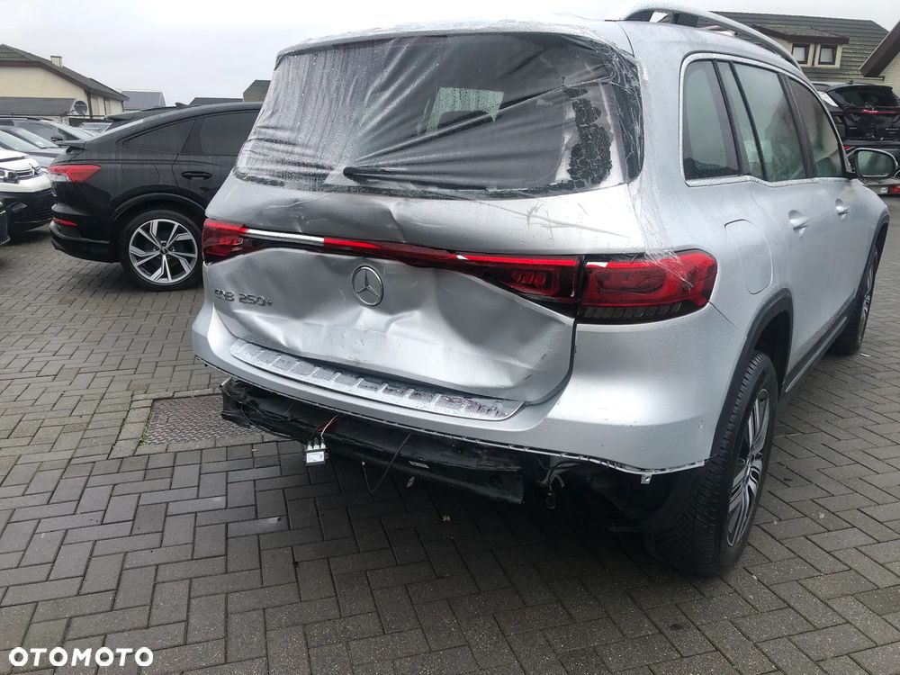 Mercedes-Benz EQB 250 66.5kWh AMG - 3