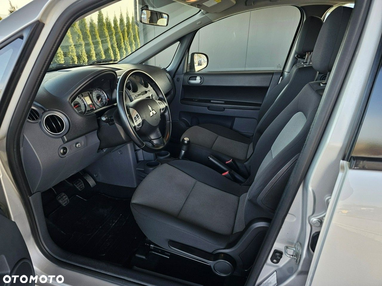 Mitsubishi Colt - 12